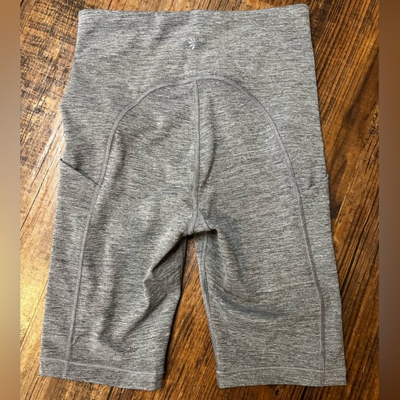 Athleta Ultimate Stash Pocket 9 inch Short Women’s Size XS - Picture 4 of 5